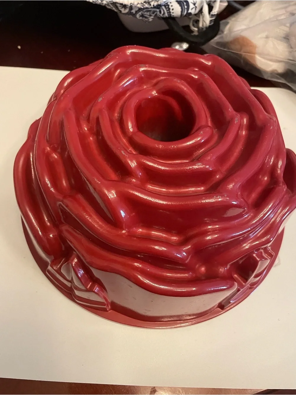 RED TOSE & LEAVES BUNDT CAKE 9”X 4”PAN NON STICK EZCARE BAKEWARE